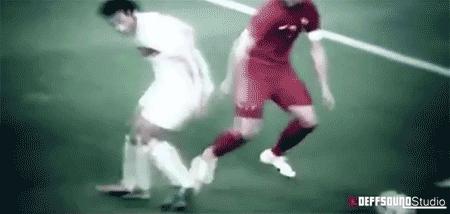 盘点绿茵场上精彩过人,比武打片还精彩的格斗比赛