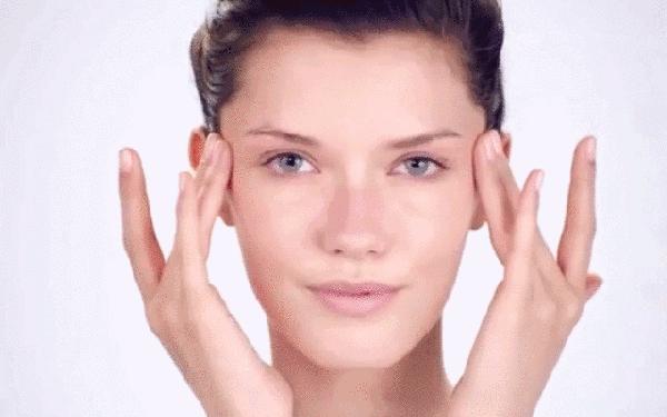 没皱纹才叫年轻！按摩5个部位马上紧致！