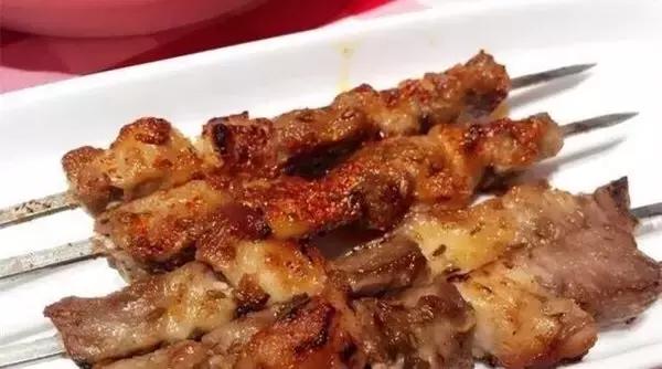 各位旅客，前方到站昆城广场，请注意装满钱包，装满钱包！