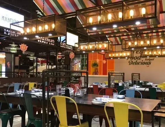 各位旅客，前方到站昆城广场，请注意装满钱包，装满钱包！