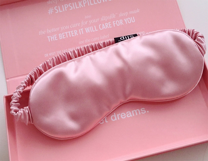 同样是睡觉，你却睡出了黑眼圈？再多护肤品也救不了没睡好的肌肤