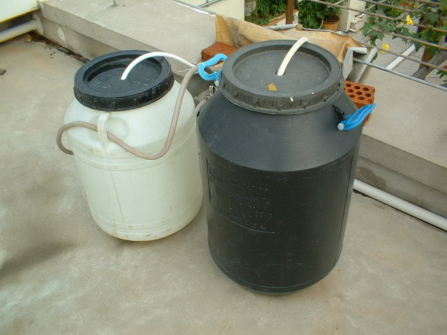 水桶自制太阳能,用矿泉水瓶做太阳能热水器手工