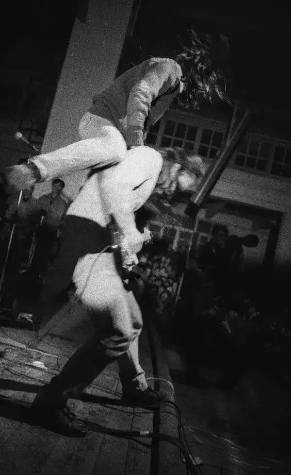 与窦唯相爱相杀十年的她，用记录了中国那个不朽的摇滚时代