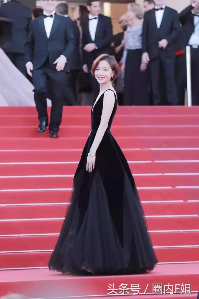穿*旗国**,扮鸡精,没有范冰冰镇场的戛纳红毯今年来了多少妖魔鬼怪