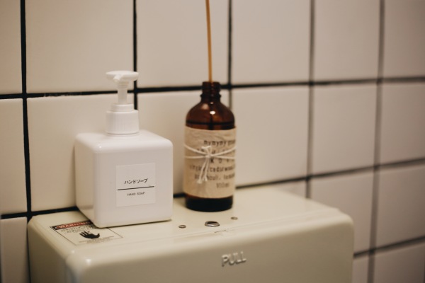 他将厦门的民宅改造成烘焙馆，每周邀请100位陌生人喝精品咖啡