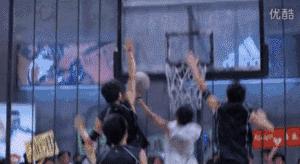 都说艾弗森球迷运球都不差？看娱乐圈两位艾迷各种花式运球就知道