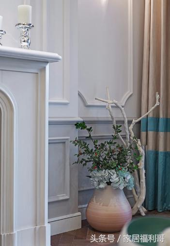 踢脚线与地板间的缝隙要留这么大，还好我用钱检验，机智如我