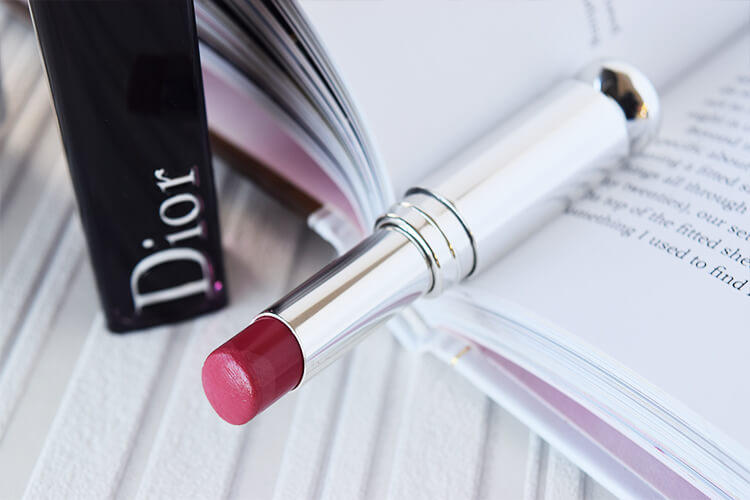 dior的迪奥魅惑釉唇膏 (dior魅惑釉唇膏怎么用)