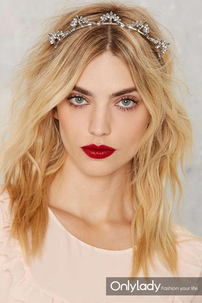 头发上的装饰发夹,头发上的装饰钻石