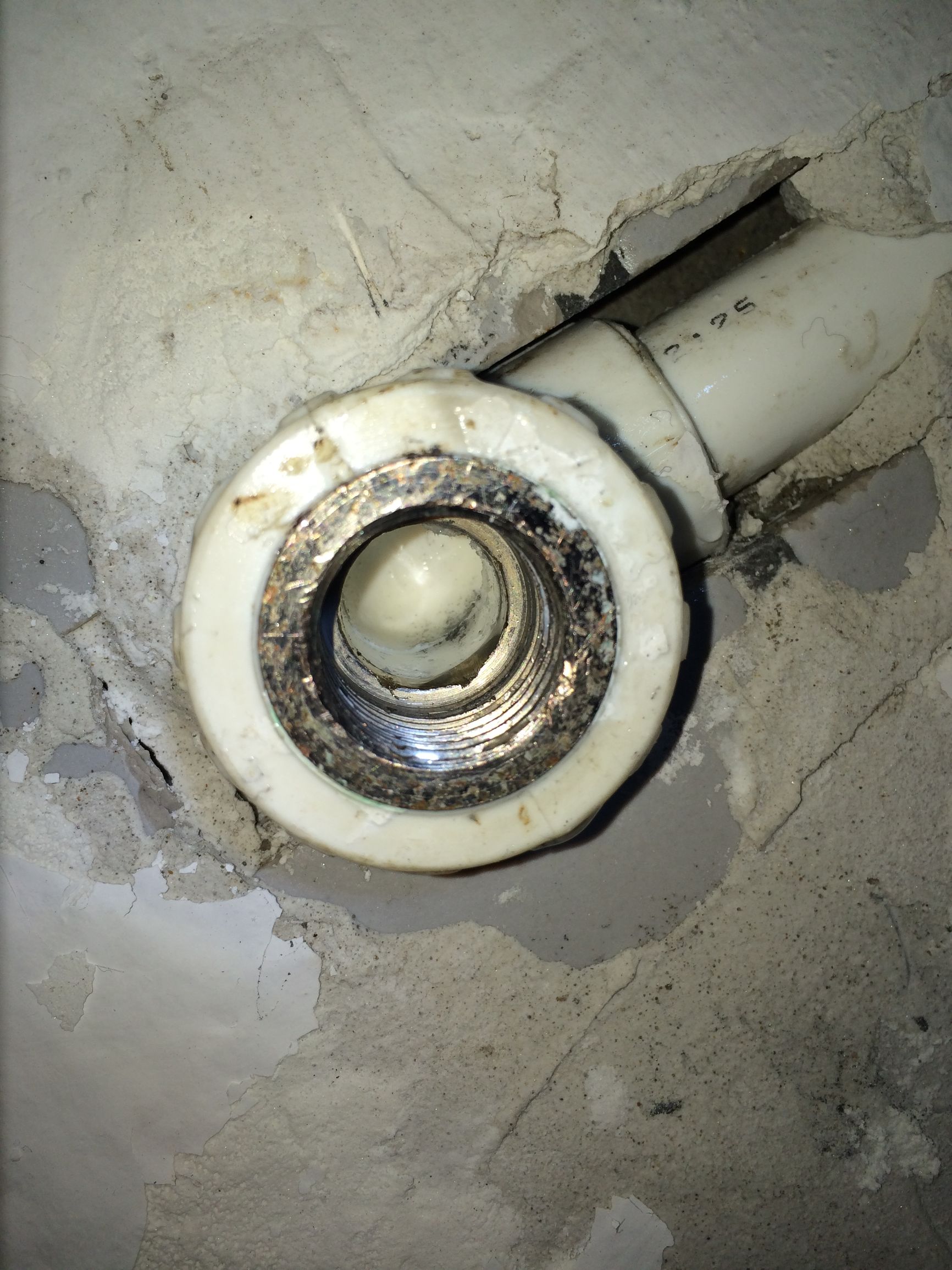 洗衣机水龙头接头坏了怎么更换,更换水龙头内丝断了如何取出