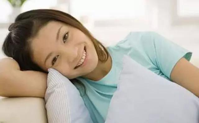 女性盆腔积液会引起右下腹疼痛吗,女性膀胱充盈欠佳盆腔少量积液