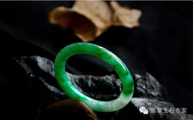 专家鉴别镯子,黄金手镯选购技巧和注意事项