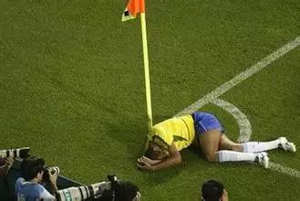 足球史上最佳假摔,足球上那些假摔名场面