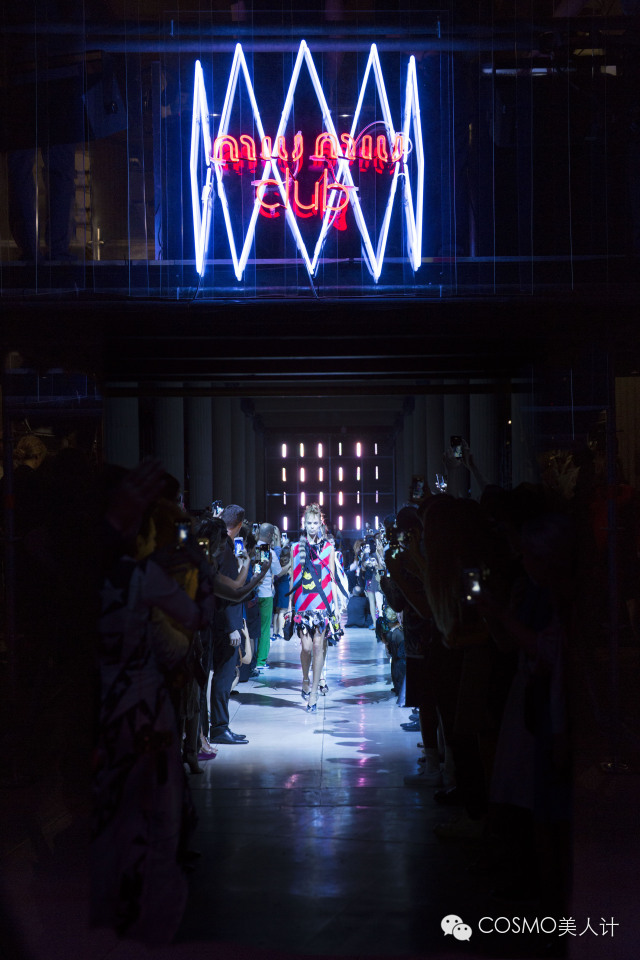 #拜托了美人计#高颜值香水大爬梯～魔都CO蜜我约你！