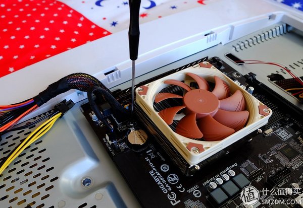 【良心定价的网吧利器,槽点需改进】惠科HKCX320曲面一体机拆机、升级配件及评测