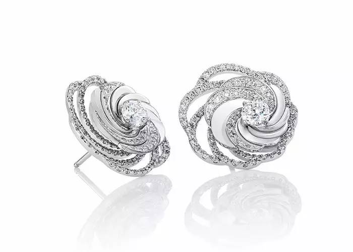 范冰冰全程陪伴,范冰冰踏上戛纳红毯的那一刻