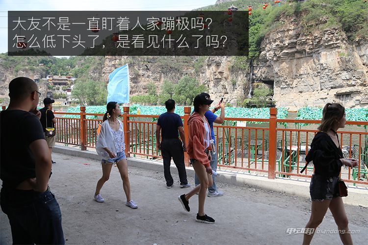 开着奔驰260的视频,开着es200去旅游是什么样的体验