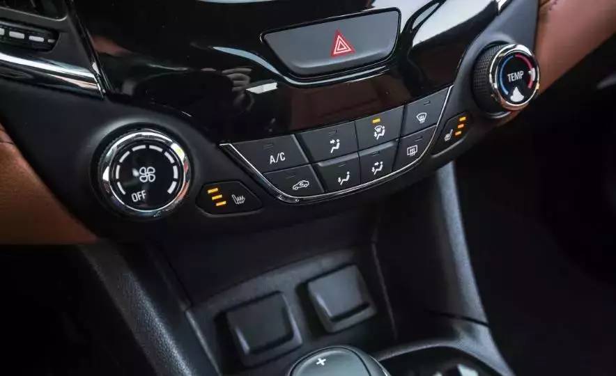 雪佛兰科鲁兹降价值得入手吗,雪佛兰科鲁兹和大众桑塔纳哪个好