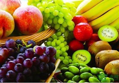 桃子跟西瓜一起吃中毒视频,桃子和西瓜同吃会中毒是真的吗