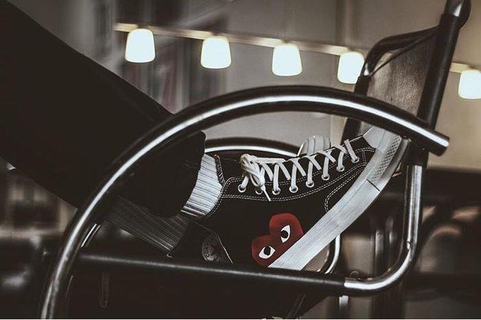 李维斯帆布鞋好还是匡威帆布鞋好,耐克帆布鞋和匡威帆布鞋哪个好穿