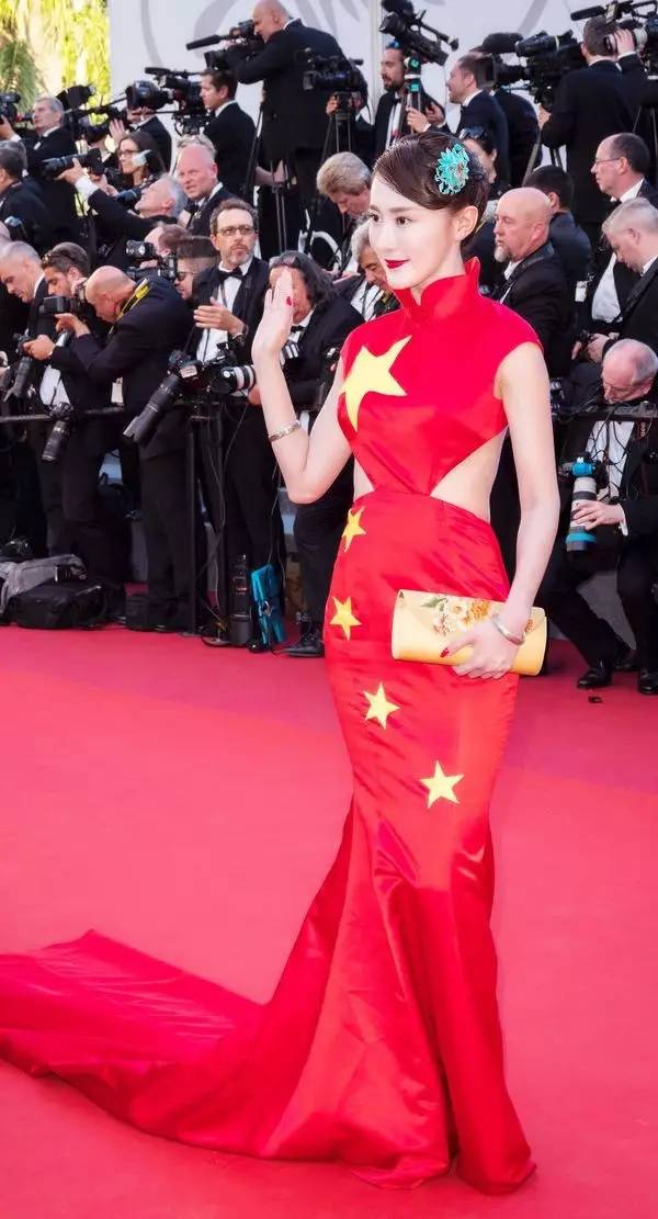 某网红穿国旗装蹭戛纳红毯,戛纳红毯穿衣乱象
