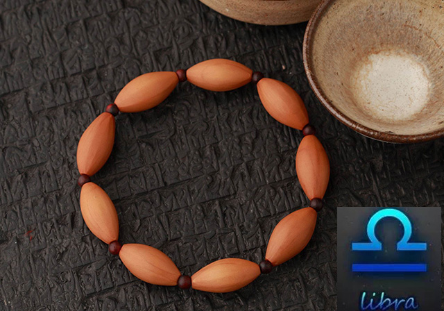 文玩中12生肖佩戴什么手串 (不同星座适合的文玩)