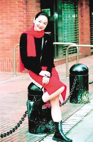 她已60岁但穿衣有品位,62岁的她颜值依旧