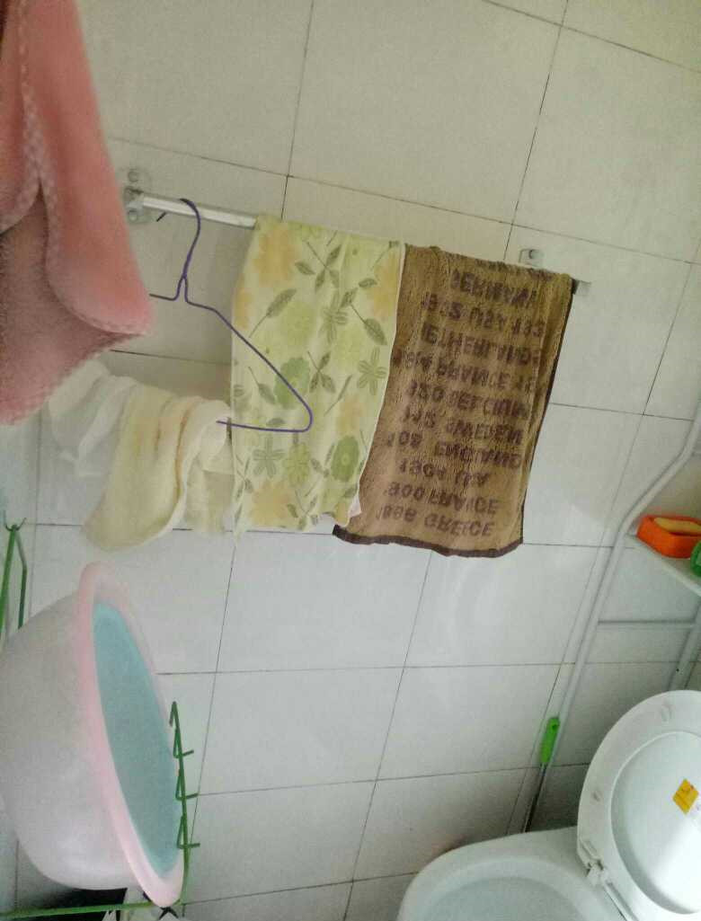 我在福州租了600块房子，巴掌大的空间，厕所却在厨房里
