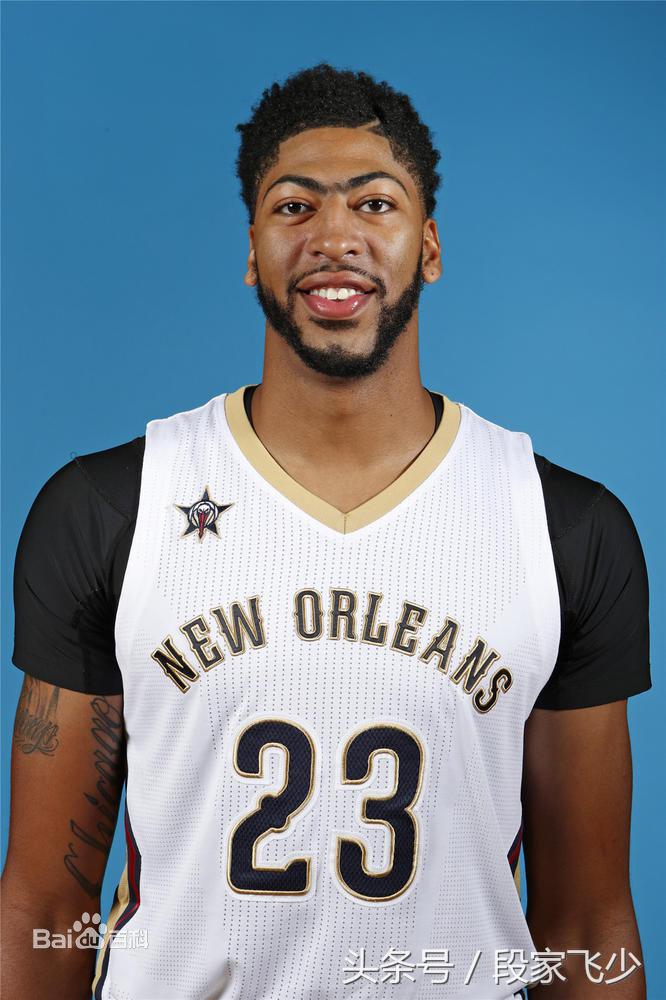 篮球场上的五个位置站位,篮球各位置进攻和防守的站位