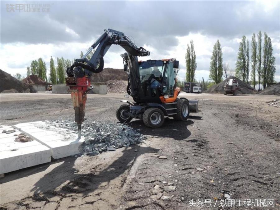 各种各样的铲车挖掘机,多功能装载机挖掘机