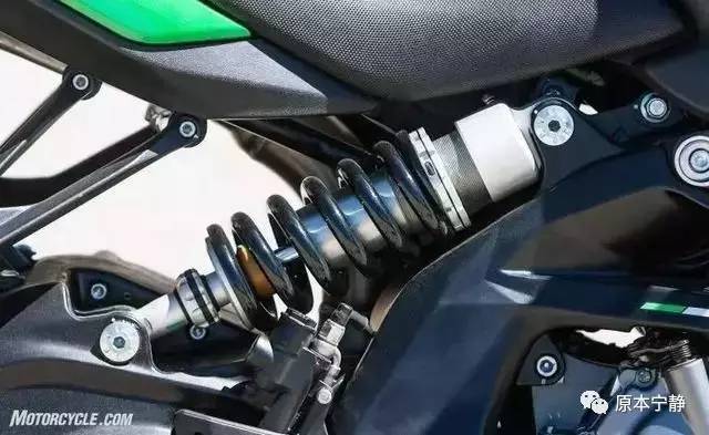 外国人骑新款贝纳利黄龙600,黄龙600和贝纳利是一个车吗