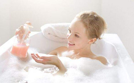 推背后长痘是怎么回事,背后长脓包痘怎么解决