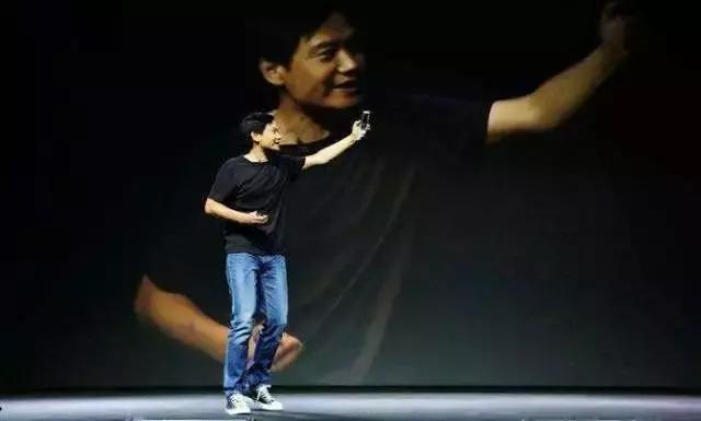 最舒服的纯色t恤,一件白t恤玩转你的春夏衣橱