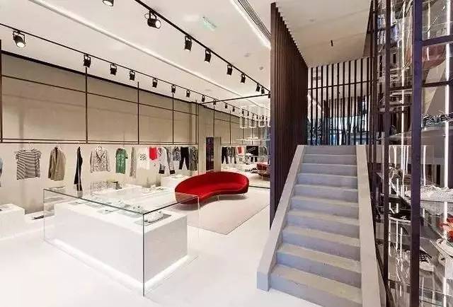 帆布鞋大牌匡威,范斯和匡威帆布鞋哪个好