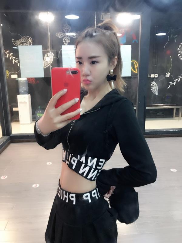 还好里面有个小裤裤，不然还是有点短