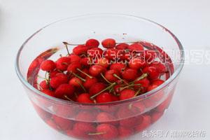小樱桃怎么去核最简单,技巧菌教你樱桃去核