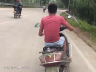 我书读得少你别骗我啊,我还从没见过打吊针打屁股上的