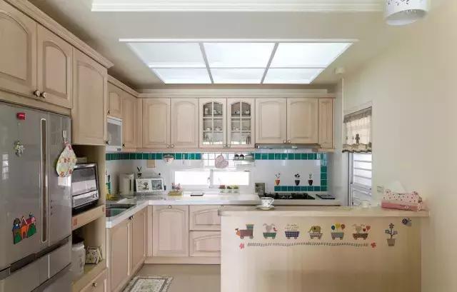 收纳兼顾的电视背景墙,收纳柜和电视背景墙组合