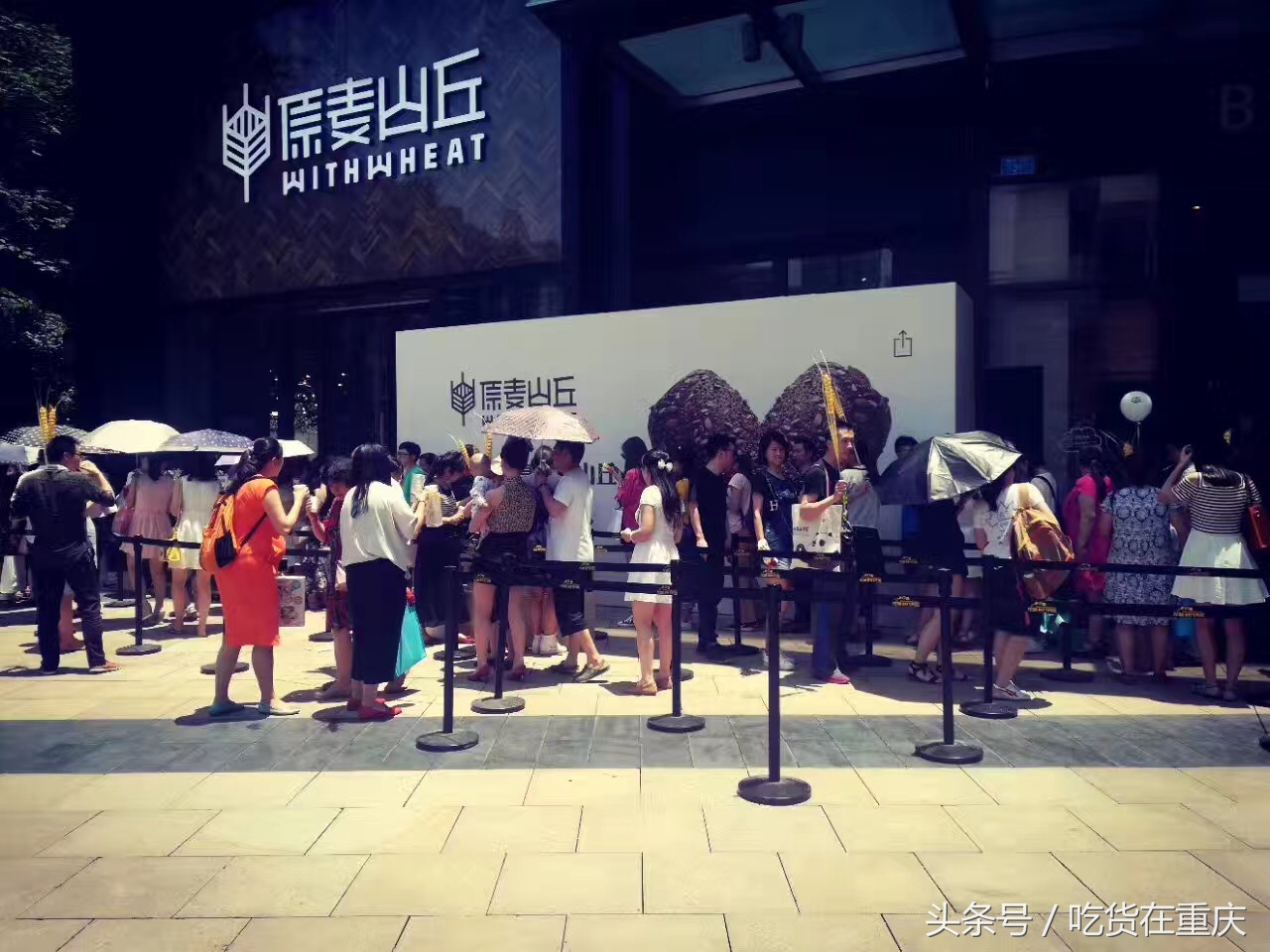 新出的网红面包店,最近特别火的网红面包店