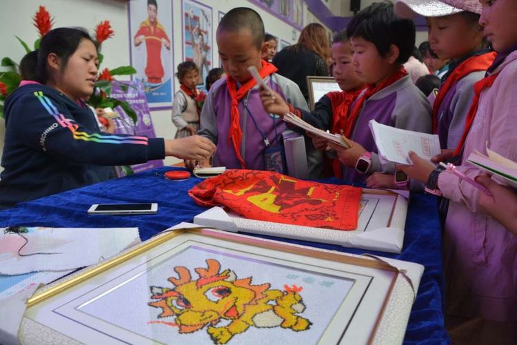 西宁市康南园山小学第二届“美艺相伴”艺术节之科技艺术体验活动