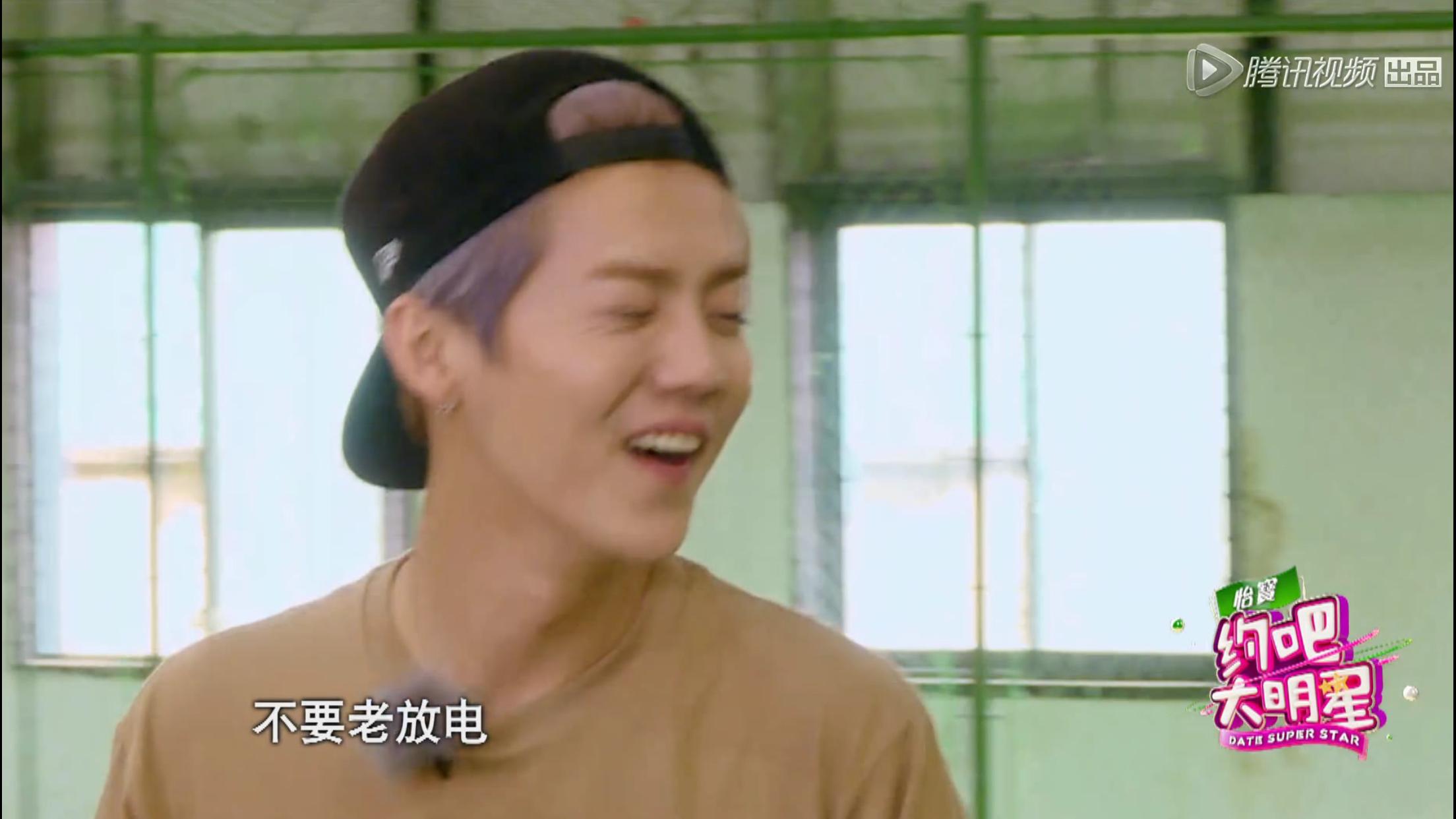 应采儿鹿晗名场面,鹿晗和应采儿比胳膊