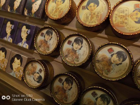 金立首款手机,金立的四摄手机s10