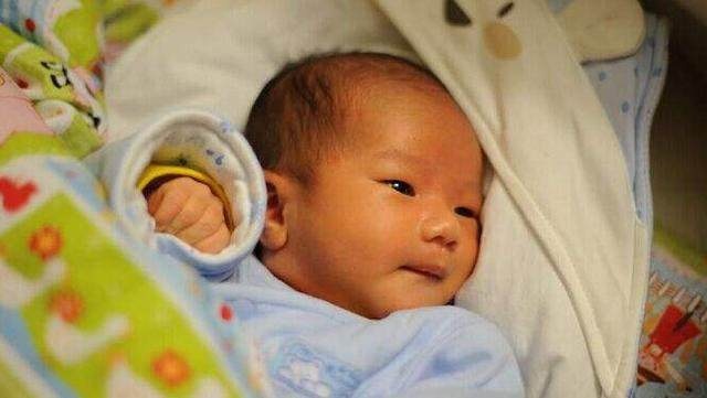 7天婴儿黄疸偏高需要怎么注意,母乳性黄疸妈妈饮食需要注意什么