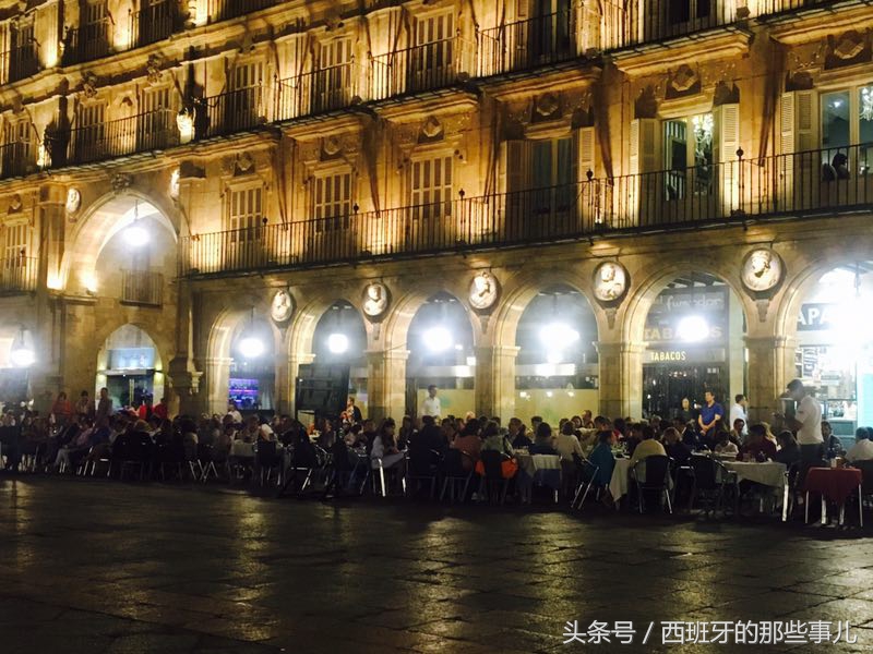 西班牙夺冠民众庆祝,西班牙居民狂欢