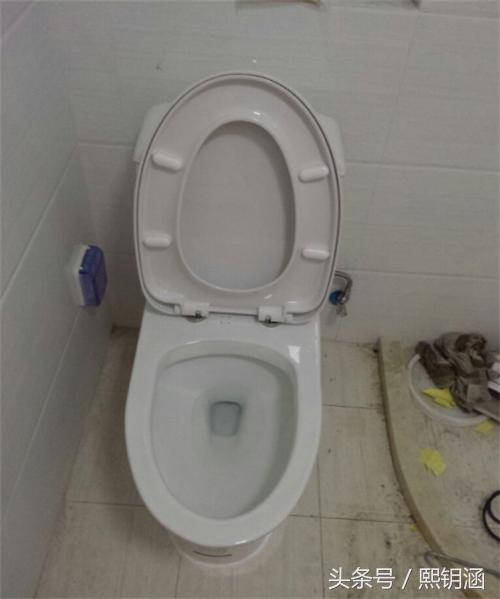 安装马桶被要求抬走旧的怎样处理,装修马桶移位返工