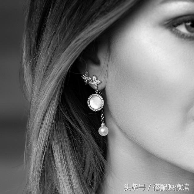 跟周冬雨学珠宝配饰搭配,周冬雨同款小众配饰