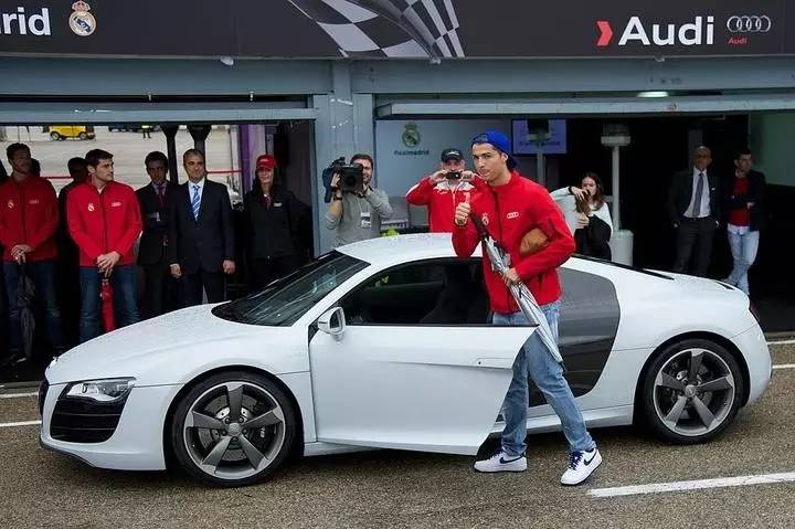 什么样的车才能配得上这首歌,什么样的车显得男人成熟