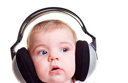 新生宝宝尿尿带血怎么办,宝宝尿血但是精神好