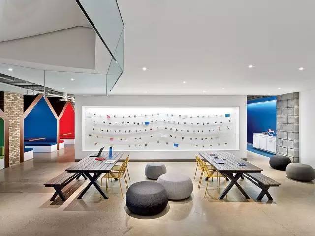 把办公室装修成咖啡店,高级感100平米办公室设计效果