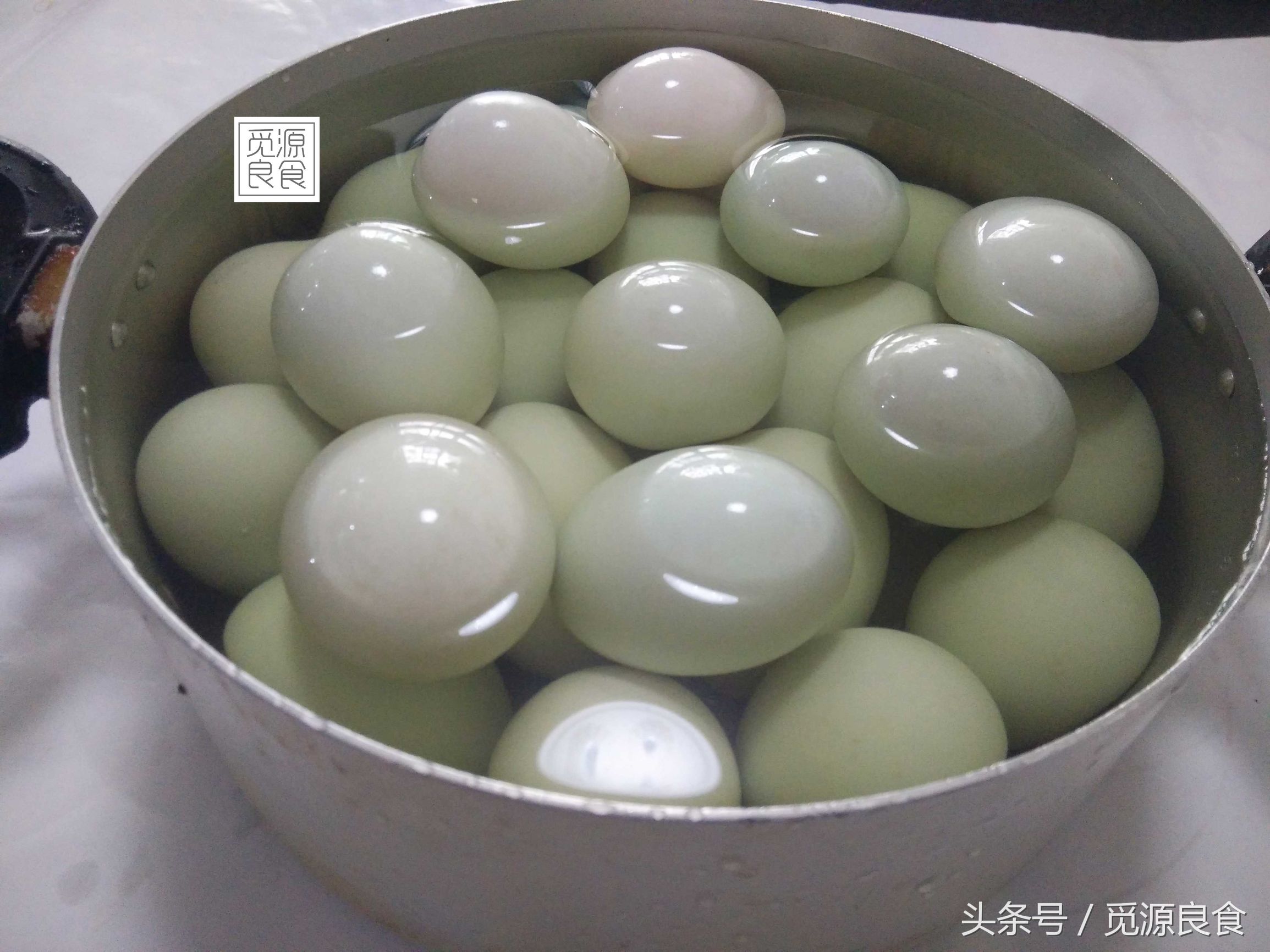 咸鸭蛋最佳腌制方法视频,快速腌咸鸭蛋的正确方法